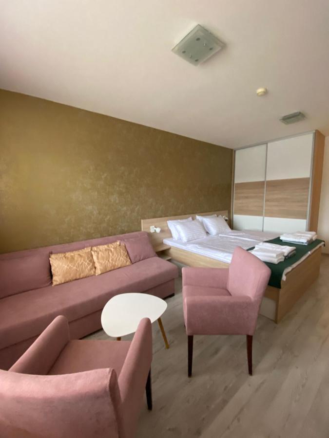 Besenova Apartman Diamant Екстериор снимка